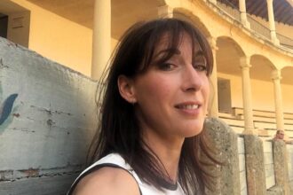 Samantha Cameron’s fashion brand Cefinn closes after eight years with a final sale offering up to 40 percent off dresses, tops and blazers as operations wind down.